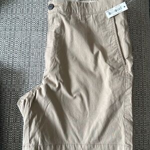New with tags khaki shorts never worn. Amazon Essentials
